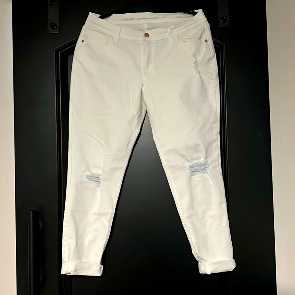 WHITE Old Navy Boyfriend Jeans- 10